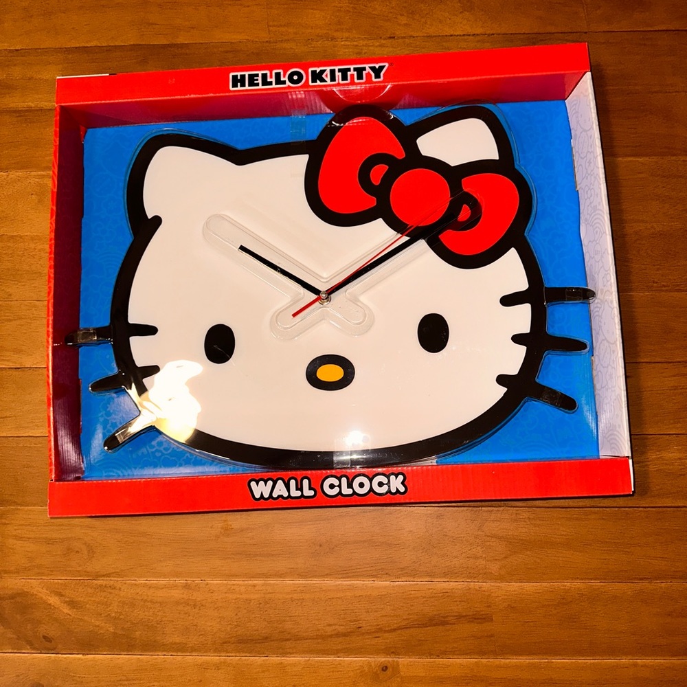 Hello kitty wall clock